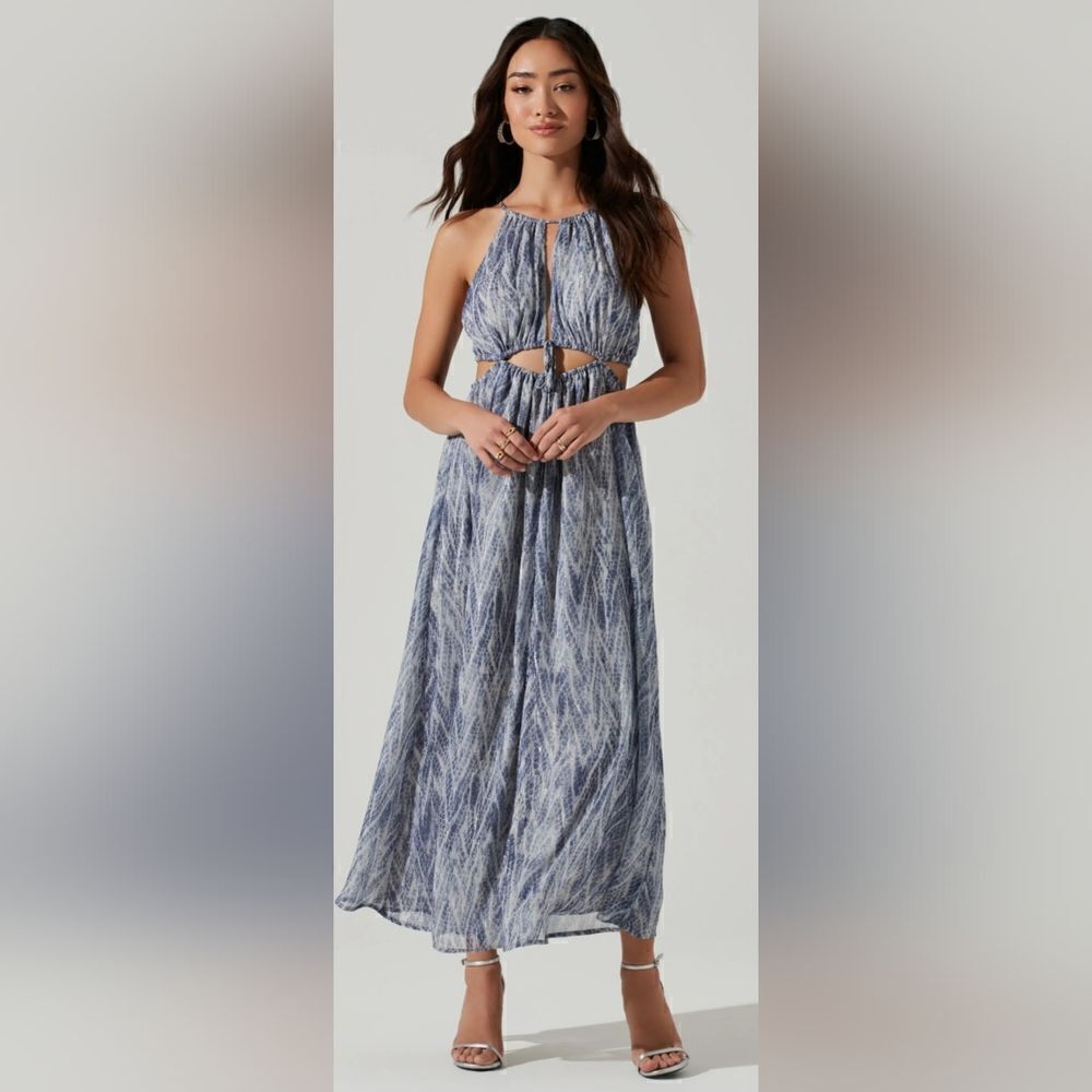 ASTR MID CUTOUT SLEEVELESS MAXI DRESS NWT size Medium Blue and White